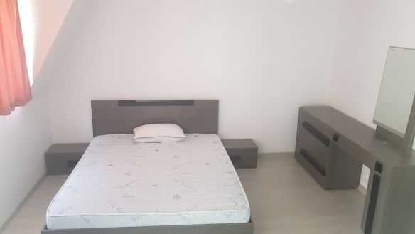 Дава се под наем Тристаен апартамент в Бургас, Център - 130 кв.м за 127.5 € - Снимка #4