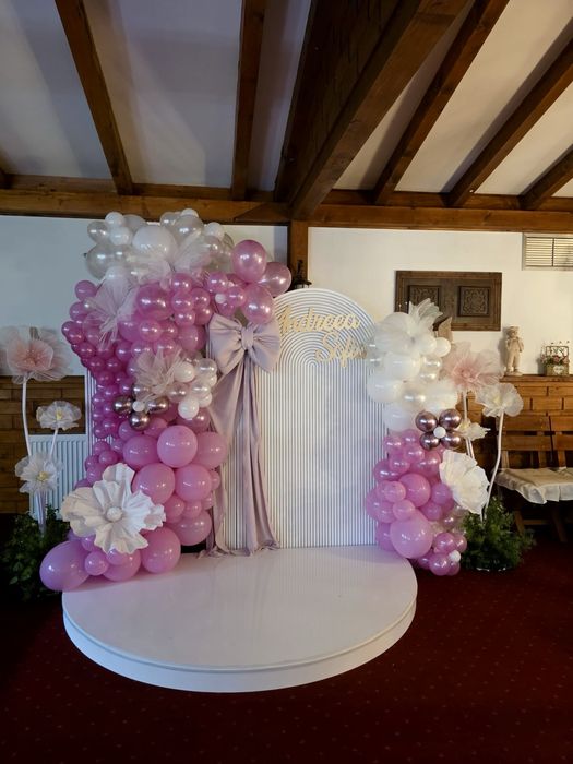 Decor si aranjamente din baloane si flori nunta,botez, evenimente