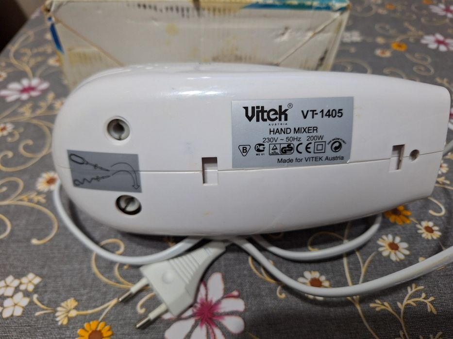 Продаётся миксер Vitek