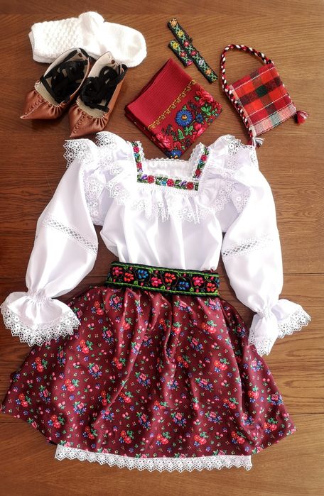 Costum popular pentru femei de Maramures complet, bordo