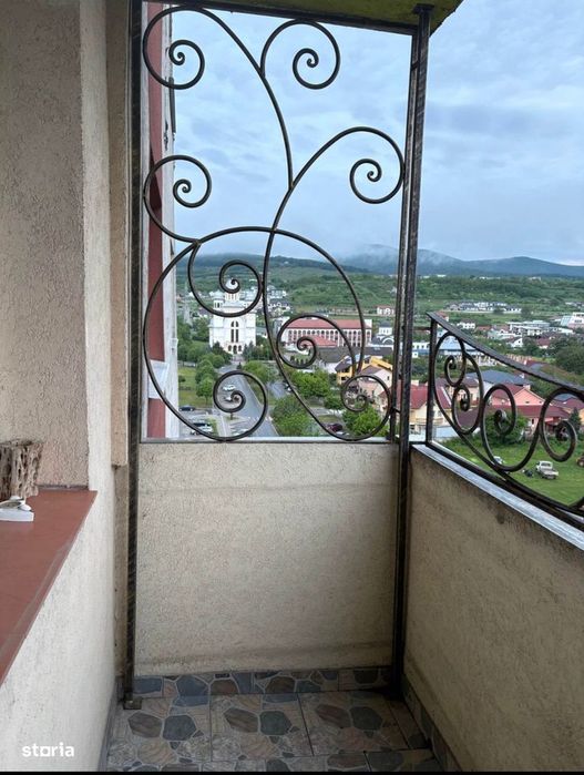 Apartament cu 3 camere de vanzare, zona Cetate