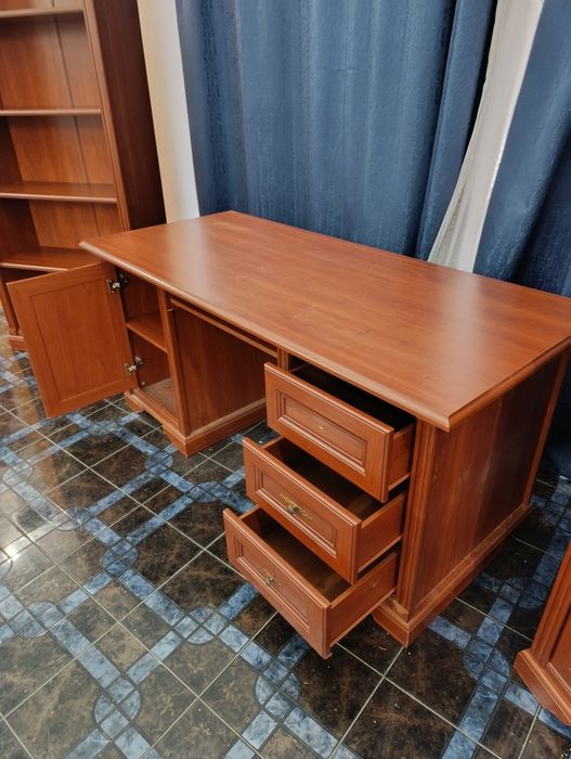 Продаю мебель для кабинета