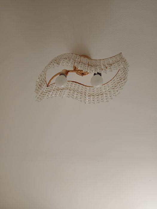 Люстра   продам.