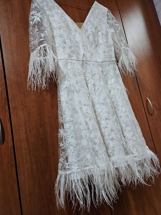 Бяла рокля, подходяща за моминско парти