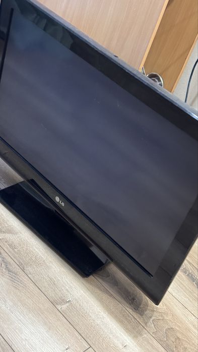 Телевизор LG в хорошем состоянии