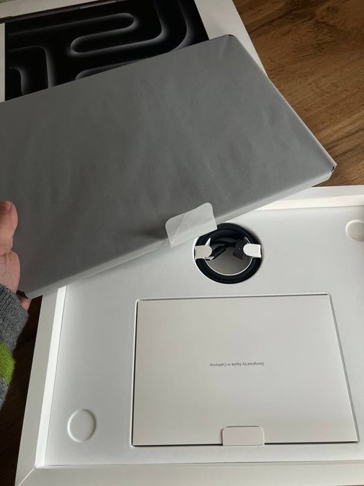 MacBook Pro 14" (M4 / 16GB / 1TB)