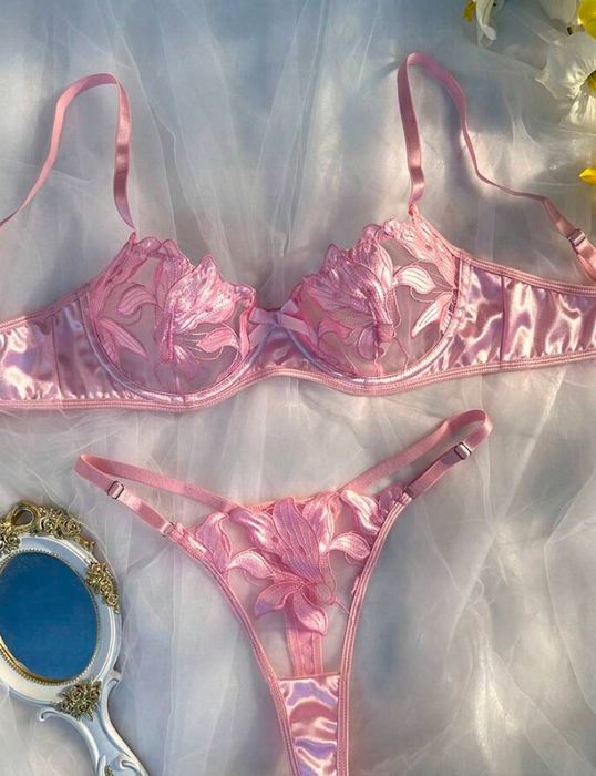 Дамско бельо в различни цветове, дантела