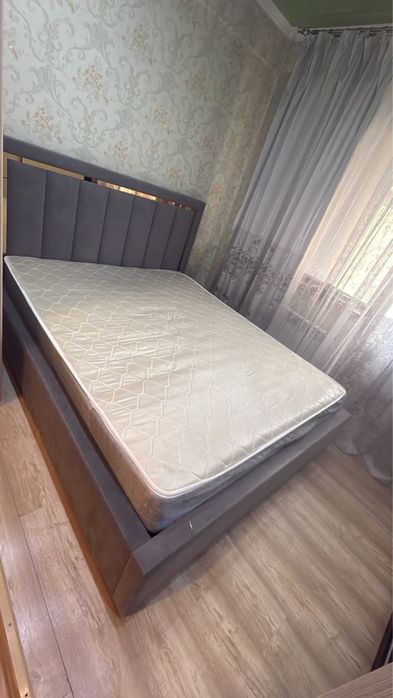 Кровать с матрасом