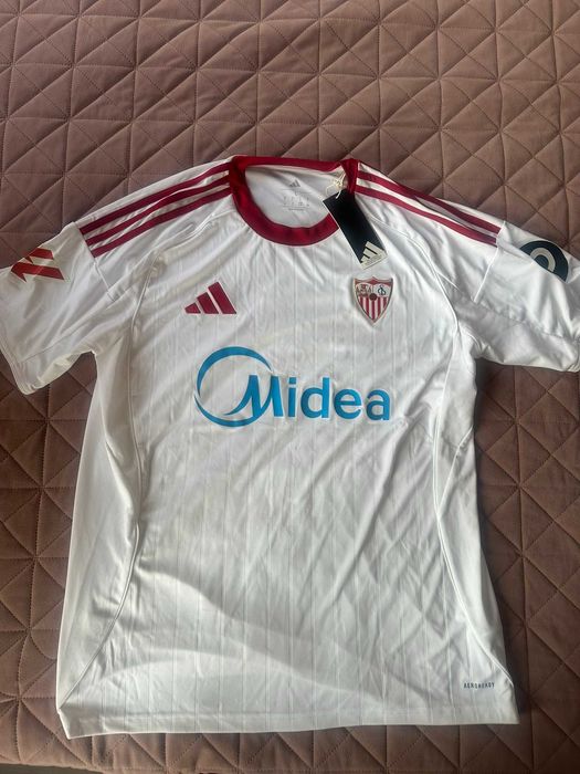 Оригинална Adidas Sevilla Home 2025/26 – размер L – нова , Тениска фланелка Севилия