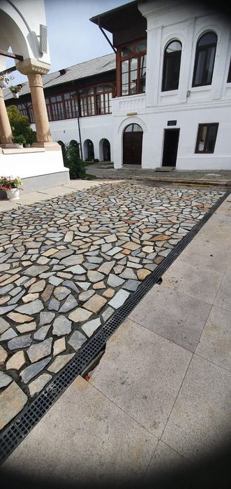 Vând Piatră sau Montez