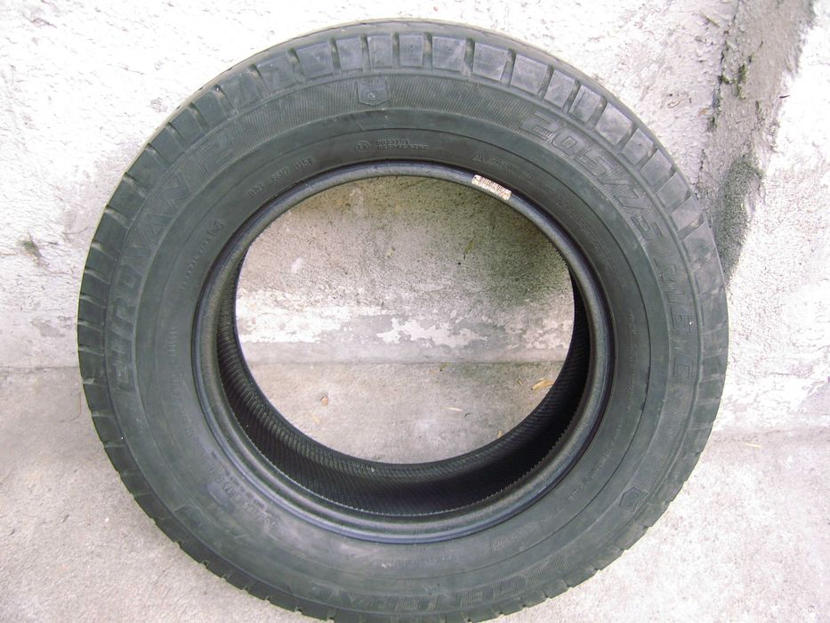 Гуми за бус  215 75 16 и 205 75 16 единични бройки