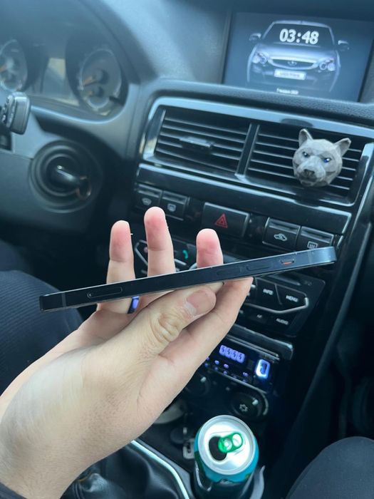 Продам Айфон 12