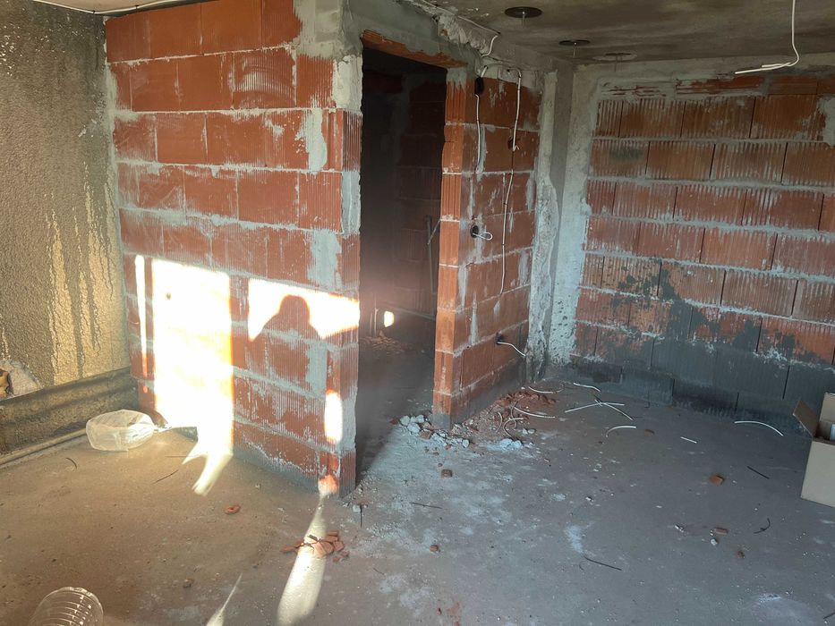 Продава се двуетажна, напълно обновена къща в гр. Крън