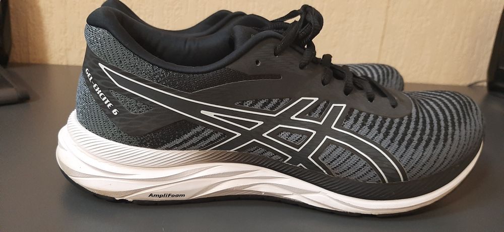 Маратонки Asics 44 номер