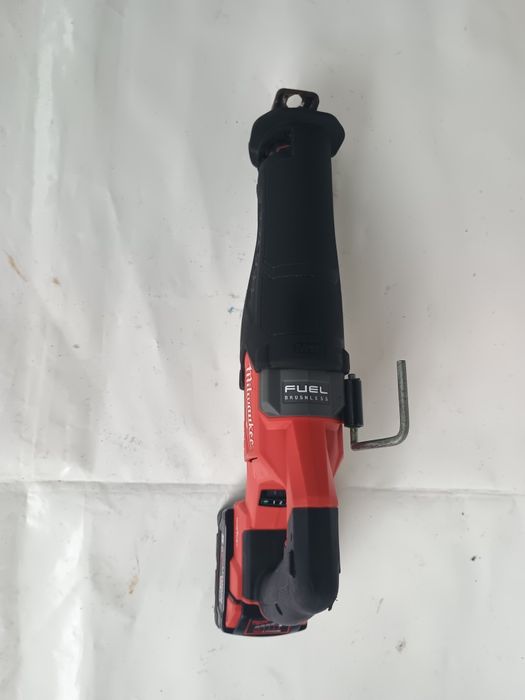 Fierastrau sabie milwaukee onefsz impecabil + baterie 5 amperi