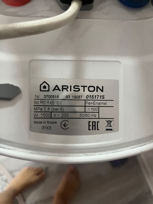 Продам водонагреватель Ariston