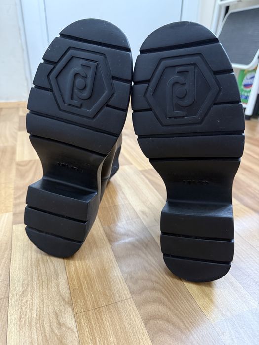 Чисто нови боти от едтествена кожа на марката Liu Jo