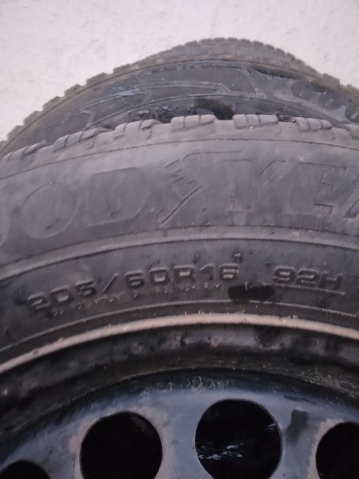 Anvelope Goodyear cu jante 205 60 16