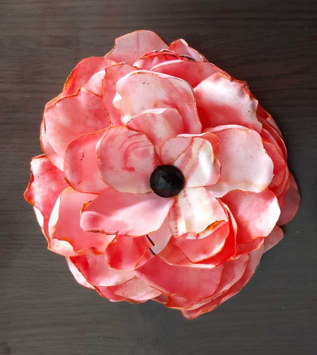 Брошки цветя от коприна