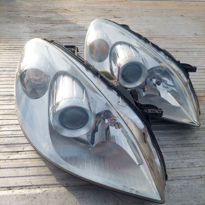 W245 Фарове Б класа ляв и десен налични