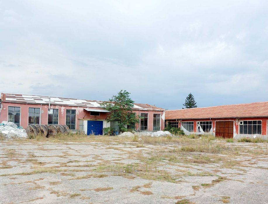 Дава се под наем Склад в с. Езерово, Област Пловдив - 6200 кв.м за 325000 € - Снимка #3