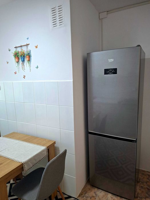 Închiriez ap 2 camere decomandate Soarelui