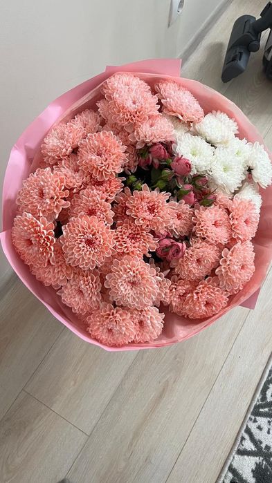 Цветы, микс: хризантемы и кустовые розы