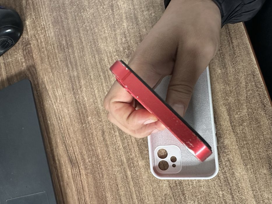 Продам айфон 12