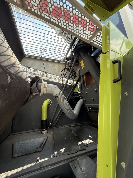 Кормоуборочный комбайн CLAAS Jaguar 830