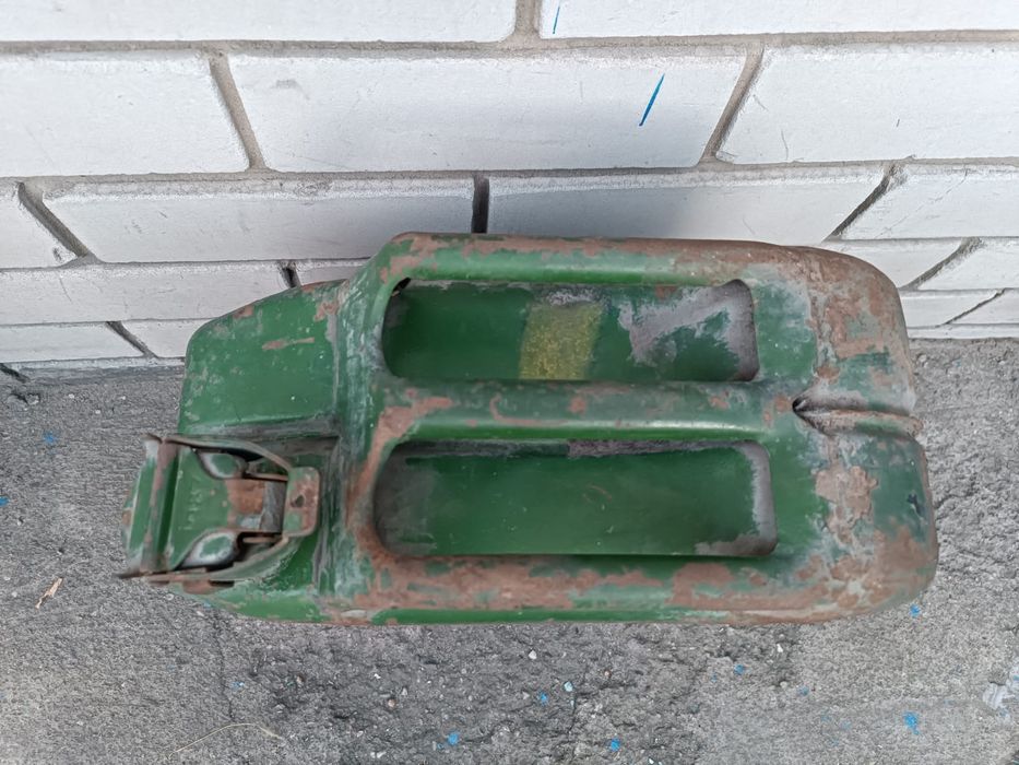 Продам канистры 20л
