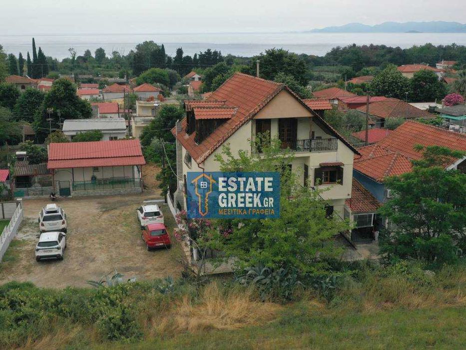 продава се КЪЩА ЗА ГОСТИ В АСПРОВАЛТА 4 апартамента (4711)