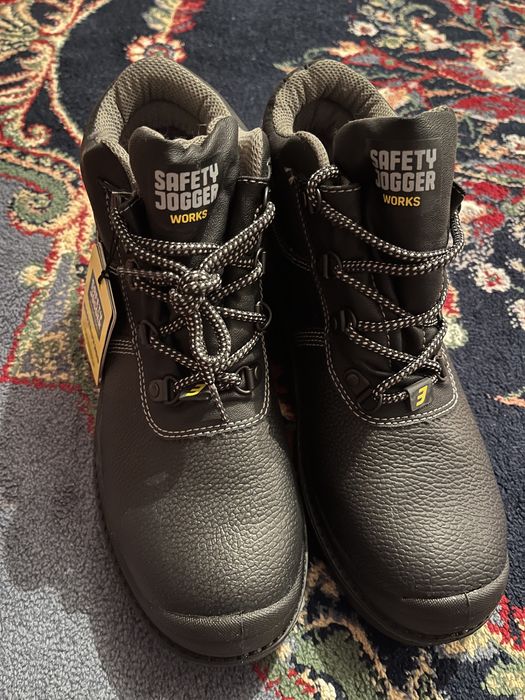 Зимний комбезы куртки обувьи