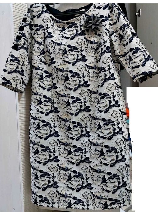 Продам платья б/у 48 и 52 размера