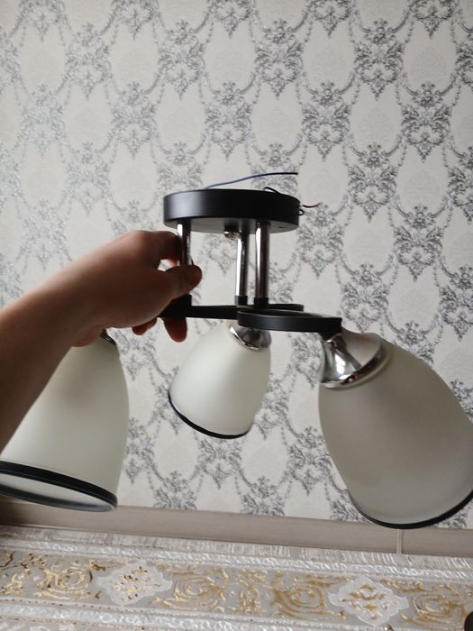 Продаётся ЛЮСТРА белый цвет