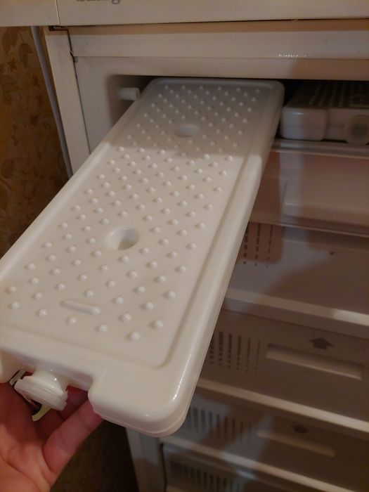 Фризер  с 6  чекмеджета,като нов