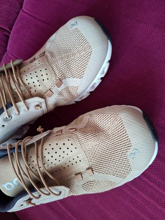 Adidasi alergare On Running Cloud Swiss Engineering marimea 43 zero km