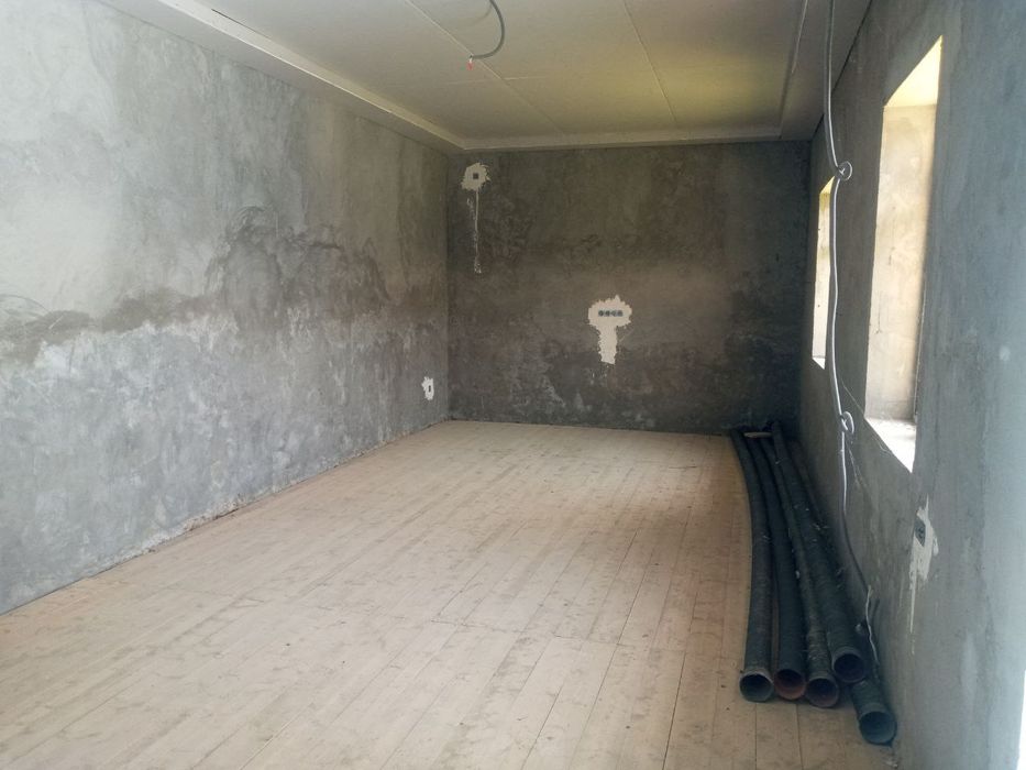 Гулистон шахар Маххала мустидан тушганда 6 хона Уй янги хечким яшамага