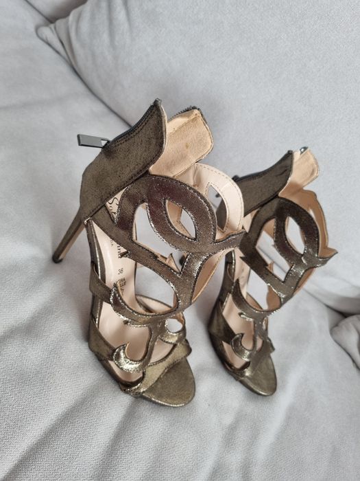 Sandale din piele cu toc