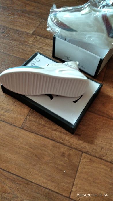 Обувь модная стильная