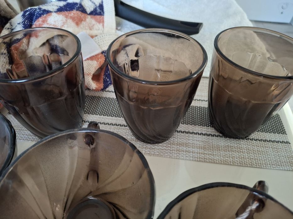 Стаканы и кружки