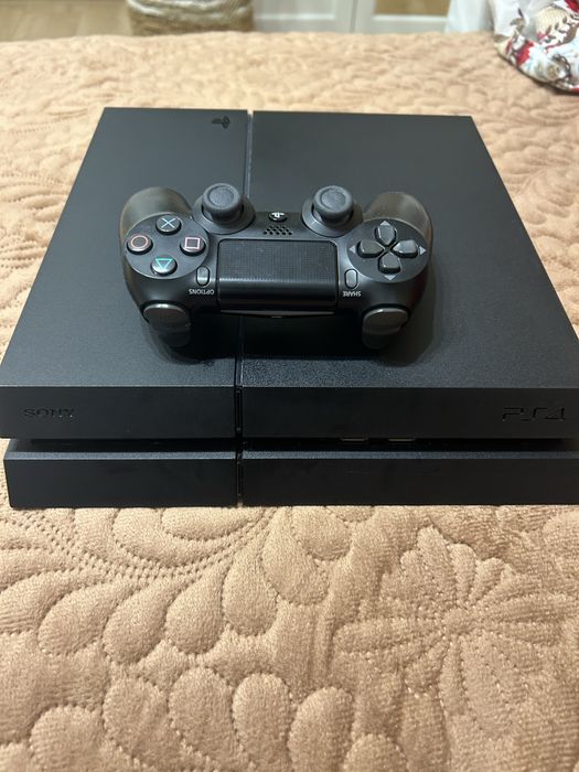 Vand Ps4 Pro de 1T plus un joc cadou