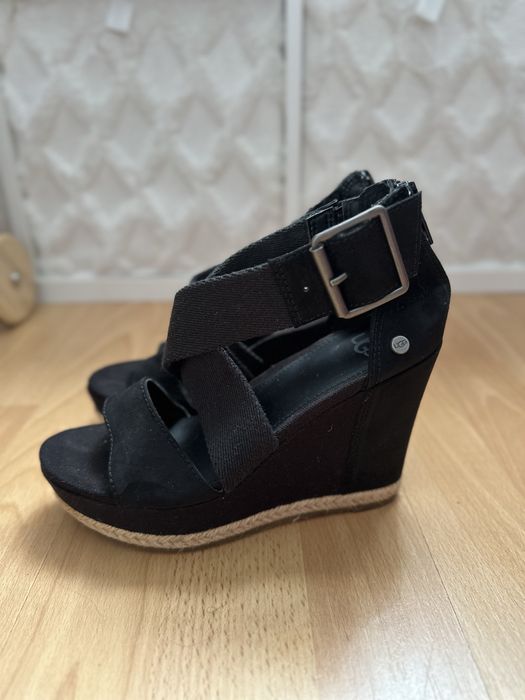 Ugg 36 р-р черни сандали на платформа/ еспадрили/ обувки