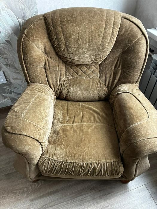 Продам диван и 2 кресла очень б/у