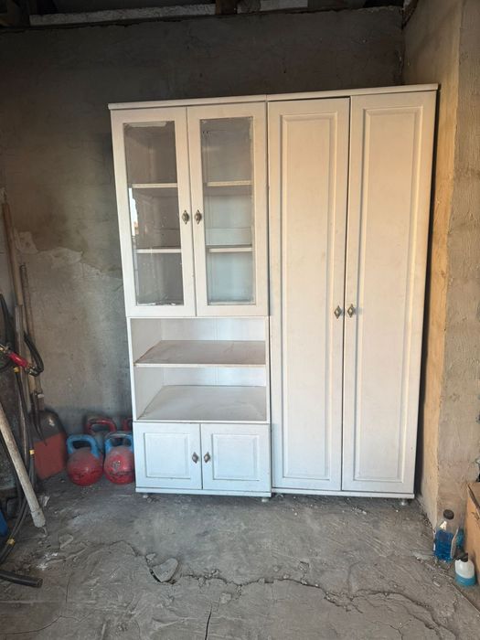 Шкаф сатылады. Үйден шыққан.