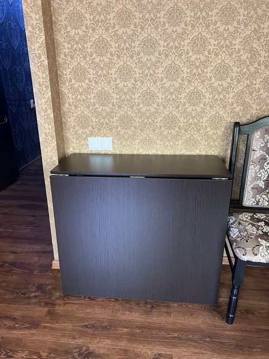 Продам стол книжка