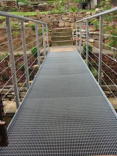 Facem poziție din grătare zincate avem și grătare și în case orice dim