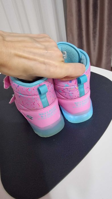 Ghete Skechers, pt iarna, m 28, luminite