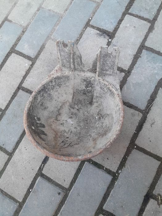 Vand 9 adapatori de 2l din fonta.