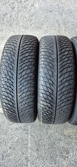 4 anvelope iarna ca noi Michelin 235/60/17.Pretul este pe bucata.