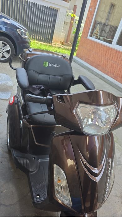 Vand  scuter electric cu trei roti